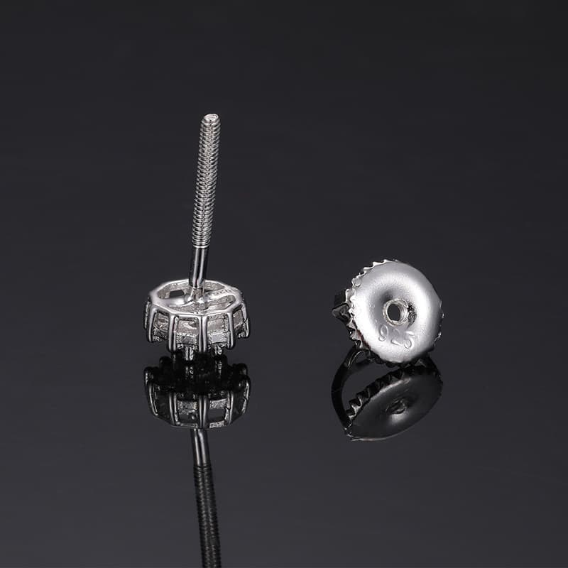 S925 VVS 2.0mm Rondaj Moissanite Vid-Orelringoj en 18K-Ora tegaĵo