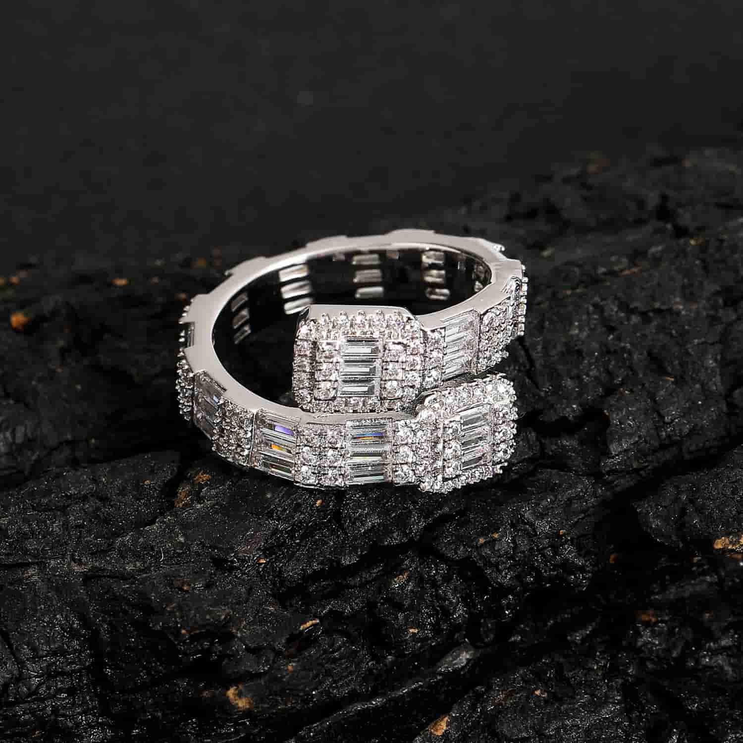 18K Gold T - Bar Pavé Diamond Geometric Open Ring - TONGSHOP
