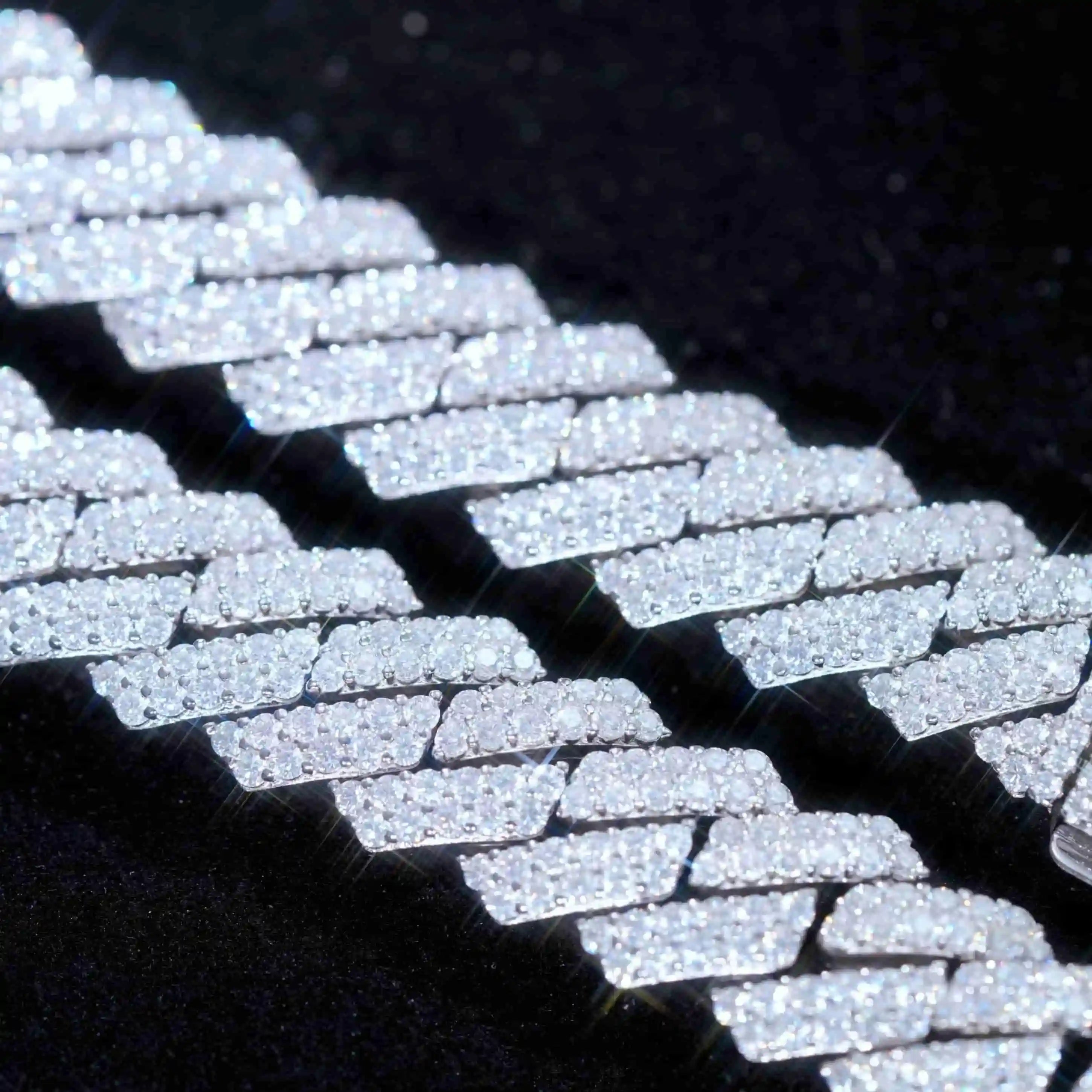 925S & VVS Moissanite 12MM Prong Cuban Link Chain - TONGSHOP