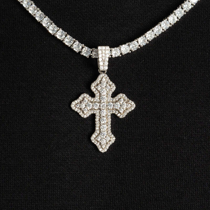 Cluster Micro Cross Pendant In White Gold - TONGSHOP / /