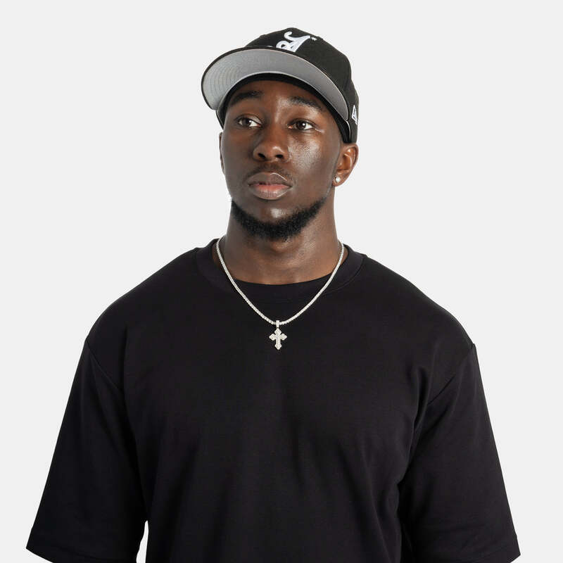 Cluster Micro Cross Pendant In White Gold - TONGSHOP / /