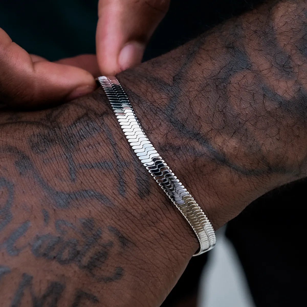 Herringbone Bracelet in White Gold - 6mm - TONGSHOP / bogo - data - info - test / bogo - eligible - product