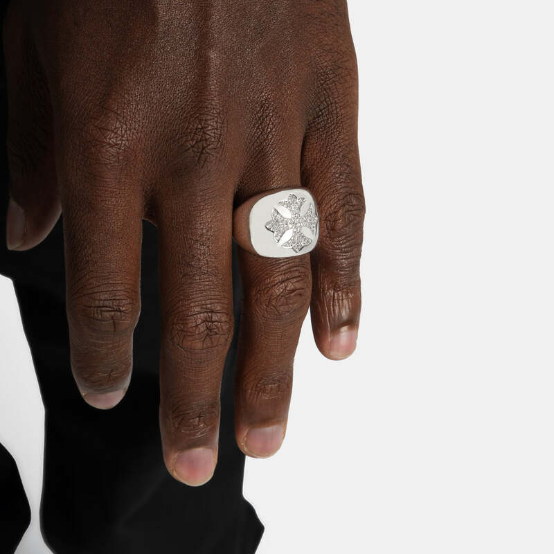 S925 Iced Cross Ring In White Gold - 19mm - TONGSHOP / Size:6 / Size:7