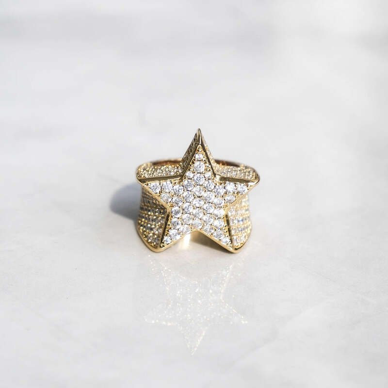Iced Star Ring In Yellow Gold - 26mm - TONGSHOP / Length:8 / Size:6
