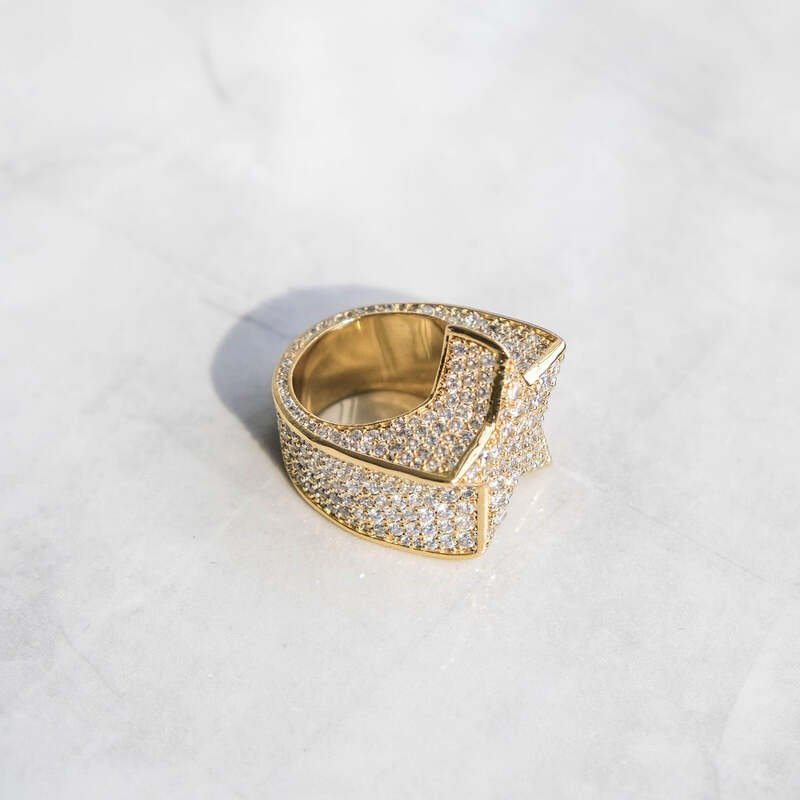 Iced Star Ring In Yellow Gold - 26mm - TONGSHOP / Length:8 / Size:6