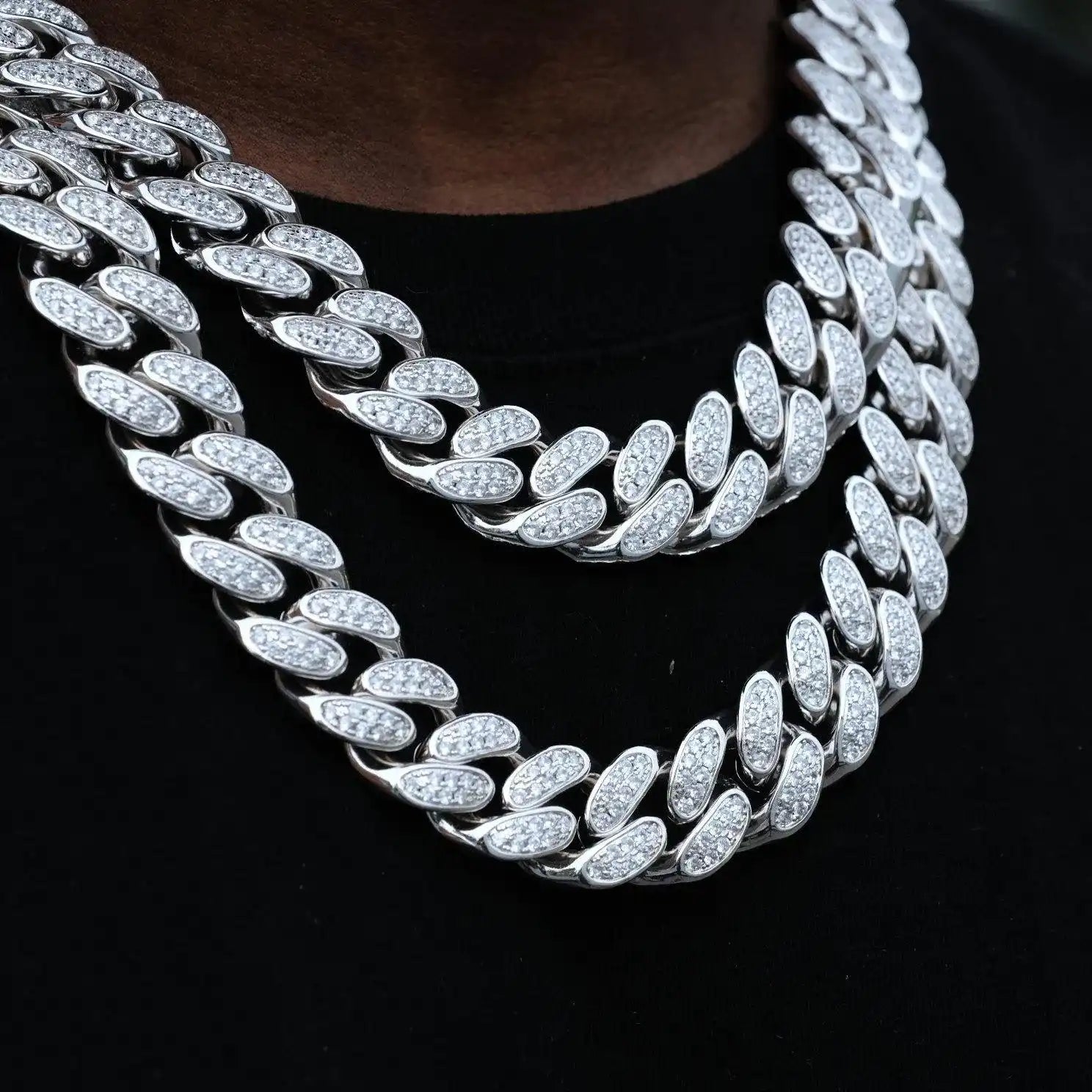 Box Clasp Iced Cuban Link Chain in White Gold - 19mm - TONGSHOP