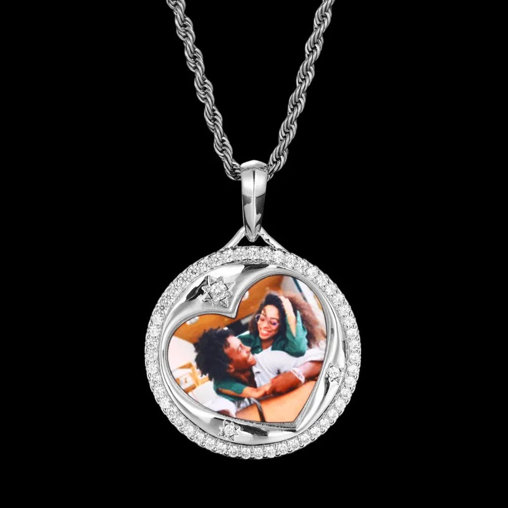 Diamond Heart - Shaped Love Frame Round Pendant in Yellow Gold - 38mm - TONGSHOP / Length:16 / Length:18