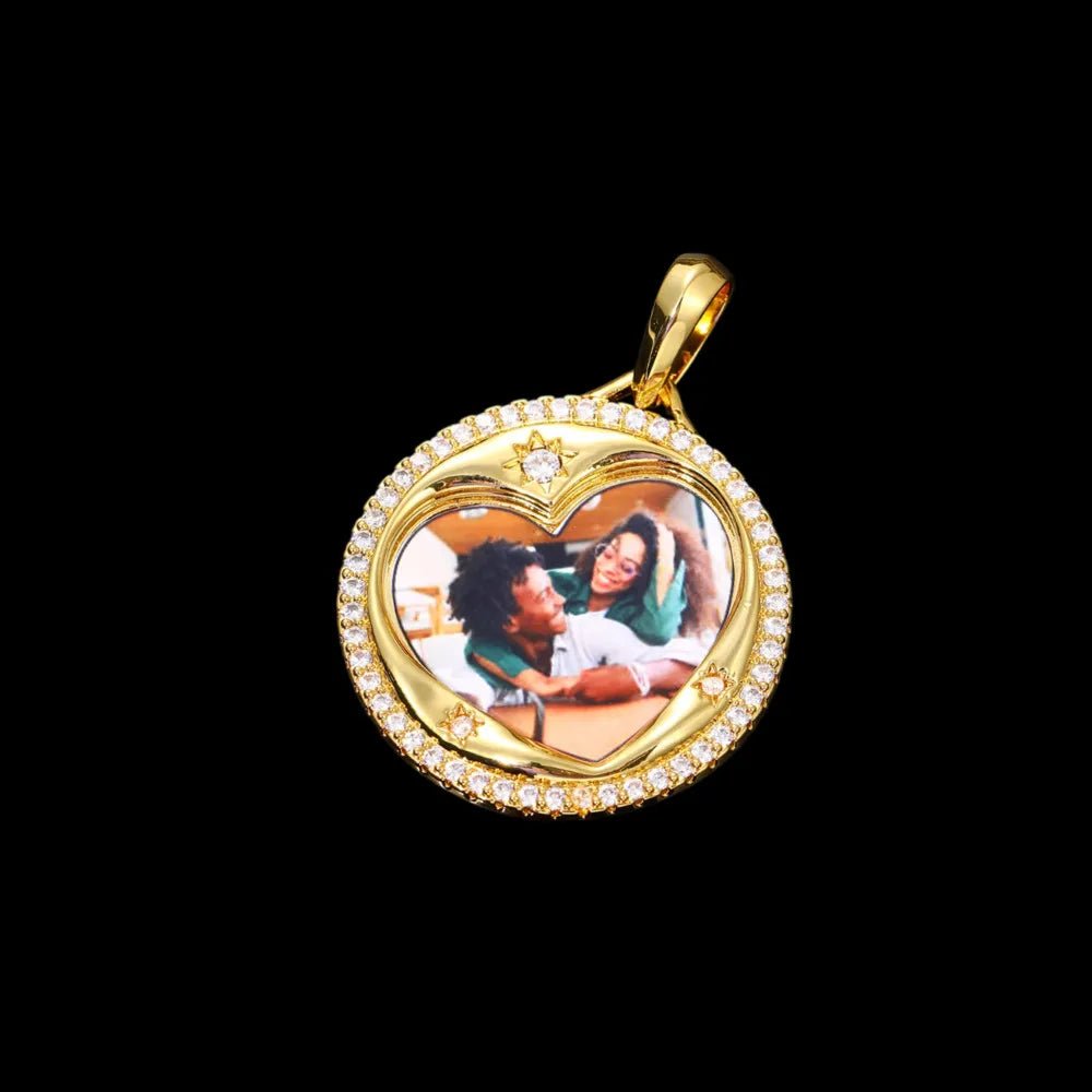 Diamond Heart - Shaped Love Frame Round Pendant in Yellow Gold - 38mm - TONGSHOP / Length:16 / Length:18
