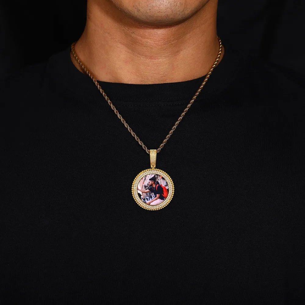 Memory Custom Photo Frame Round Pendant in Yellow Gold - 36mm - TONGSHOP / Length:16 / Length:18