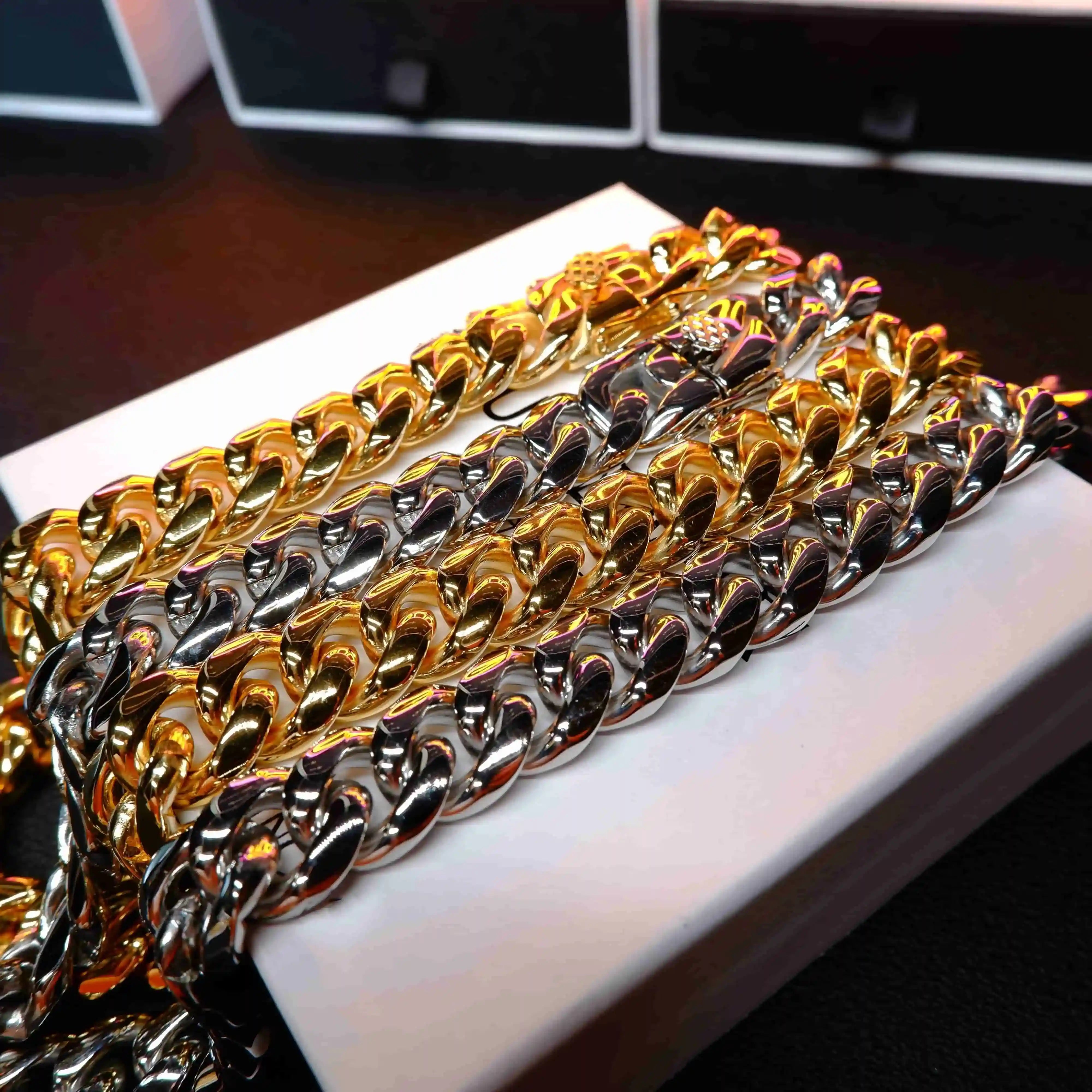 Miami Cuban Link Choker in Yellow Gold - 18mm - TONGSHOP