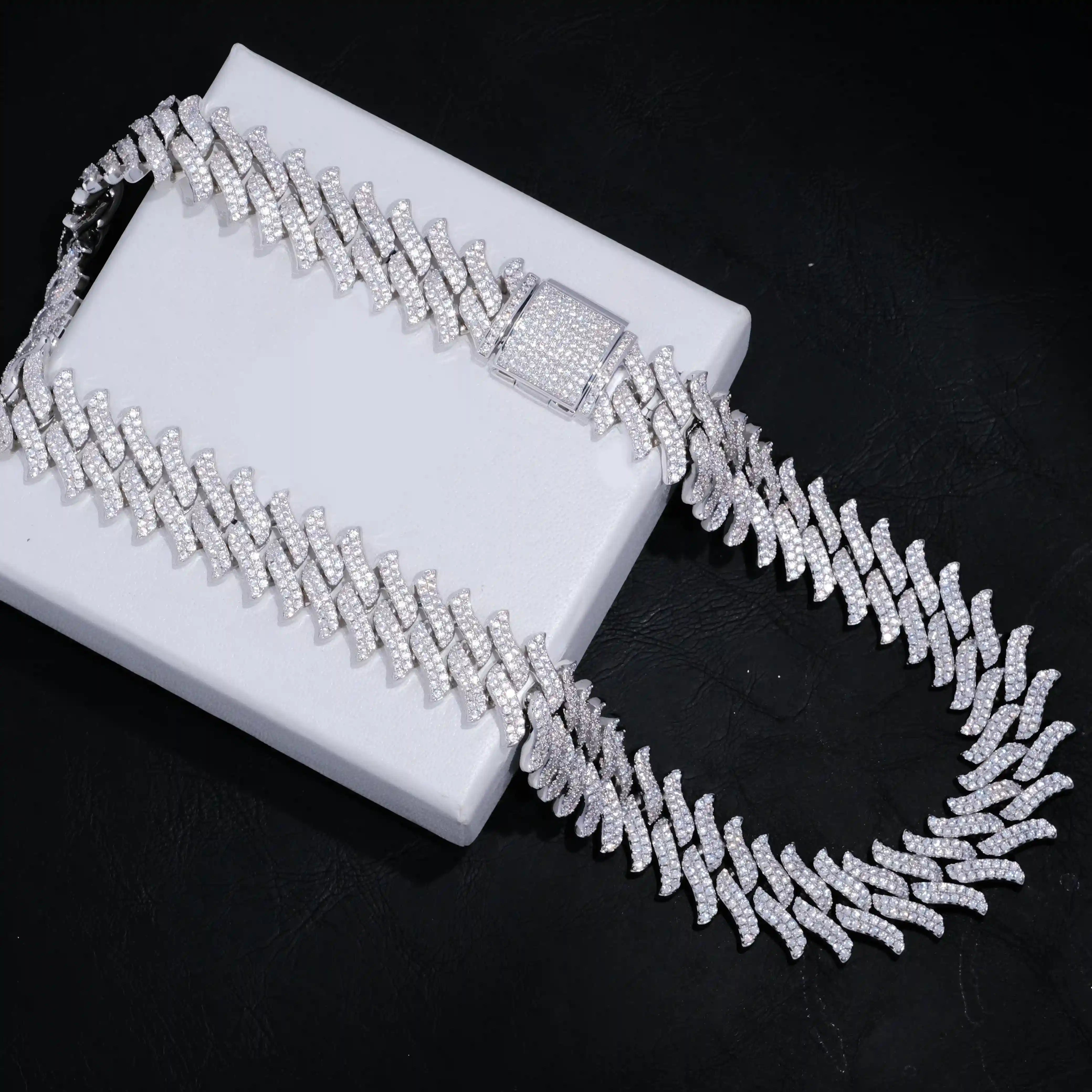Spiked Iced Cuban Chain in White Gold - 20mm - TONGSHOP