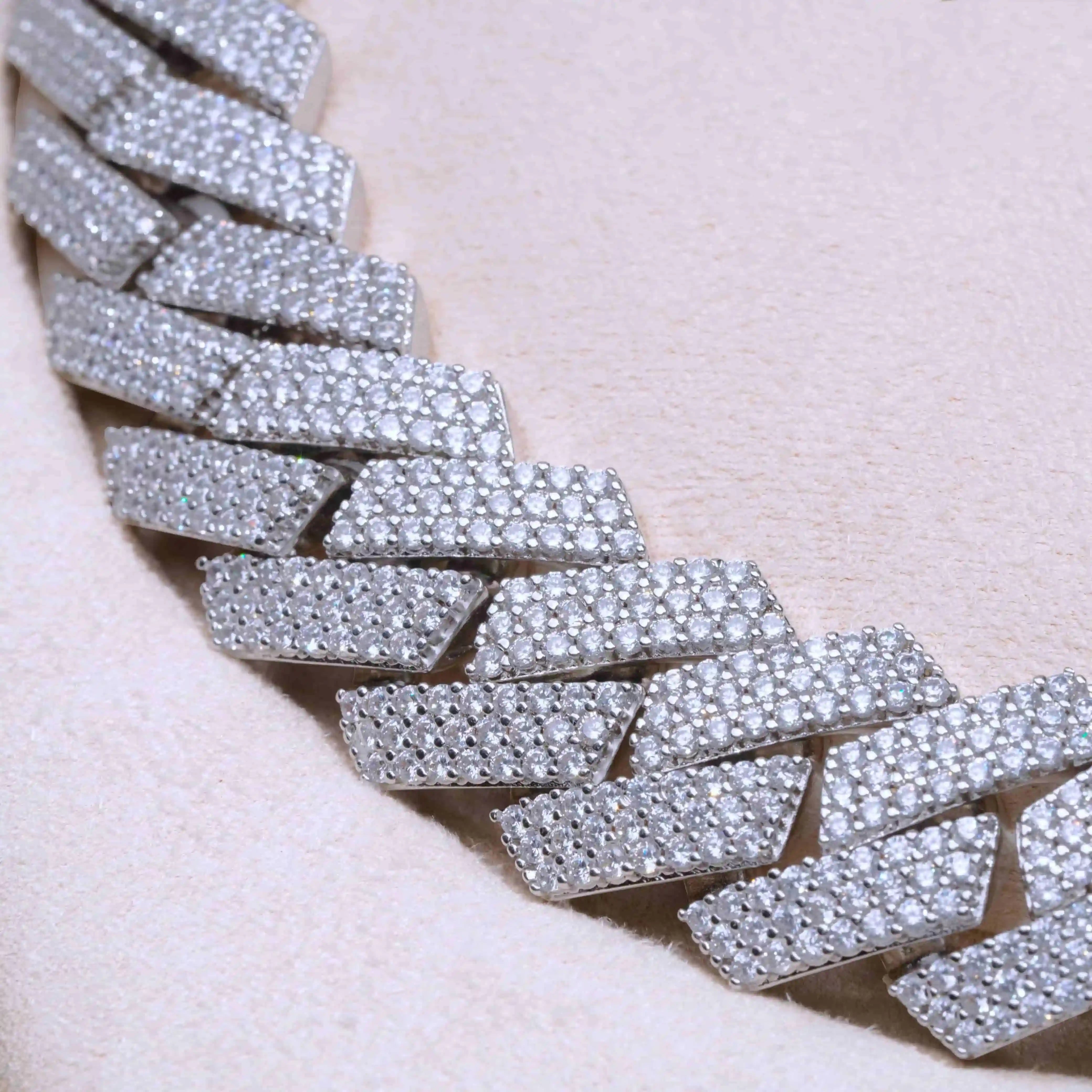 20mm Extended Clasp Prong Cuban Chain