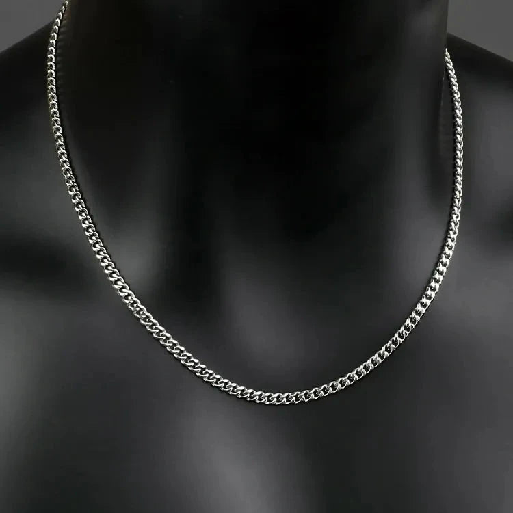 Hundreds of fine Cuban necklaces men hip-hop women's titanium steel silver color does not lose color collarbone chain