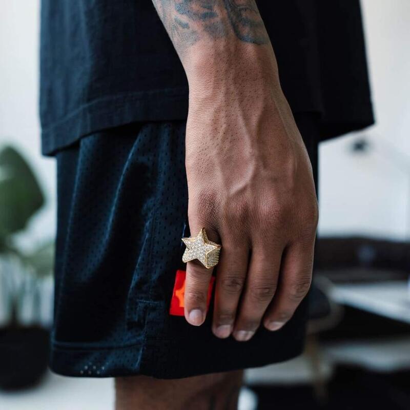 Iced Star Ring In Yellow Gold - 26mm