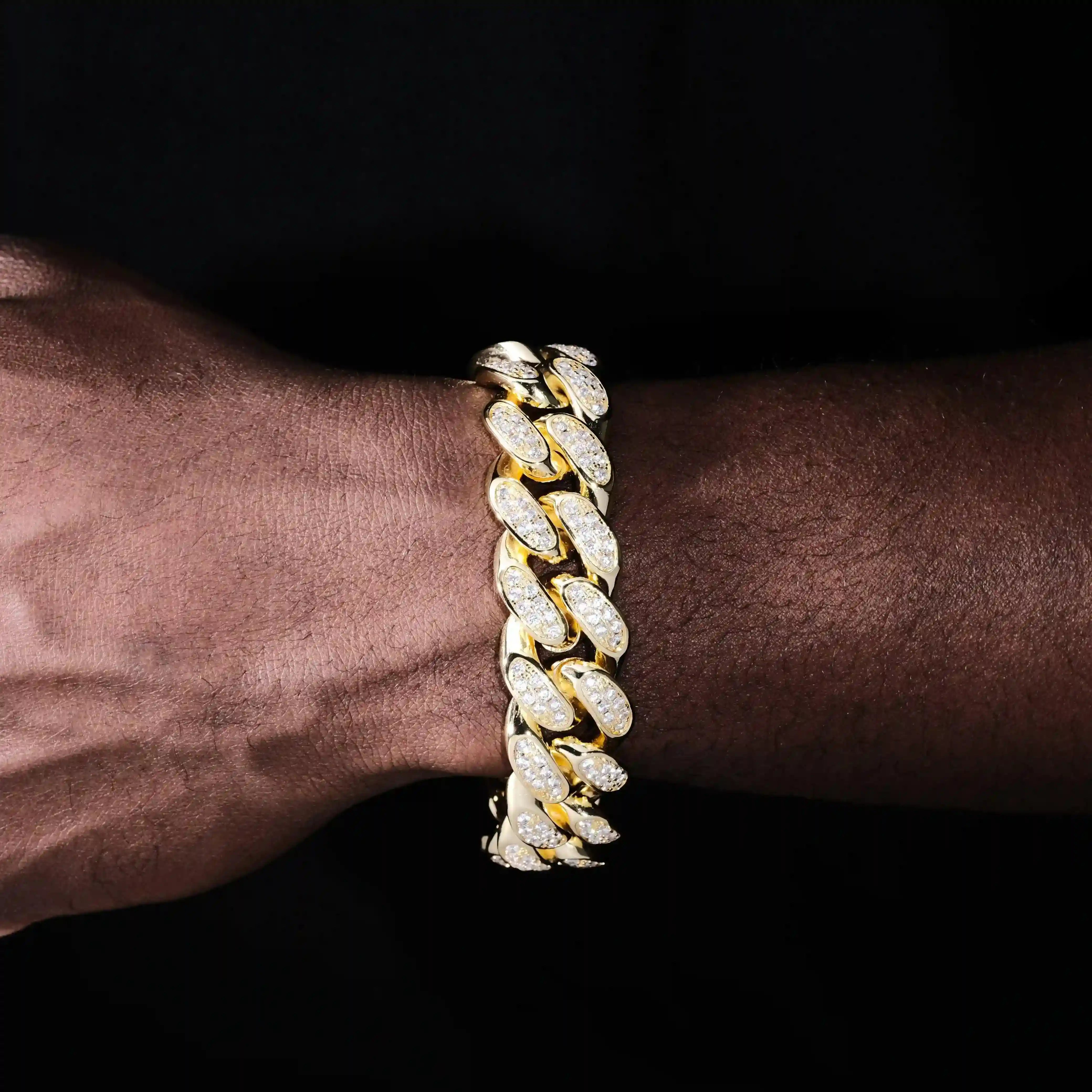 Iced Cuban Link Bracelet  in Yellow Gold - 19mm