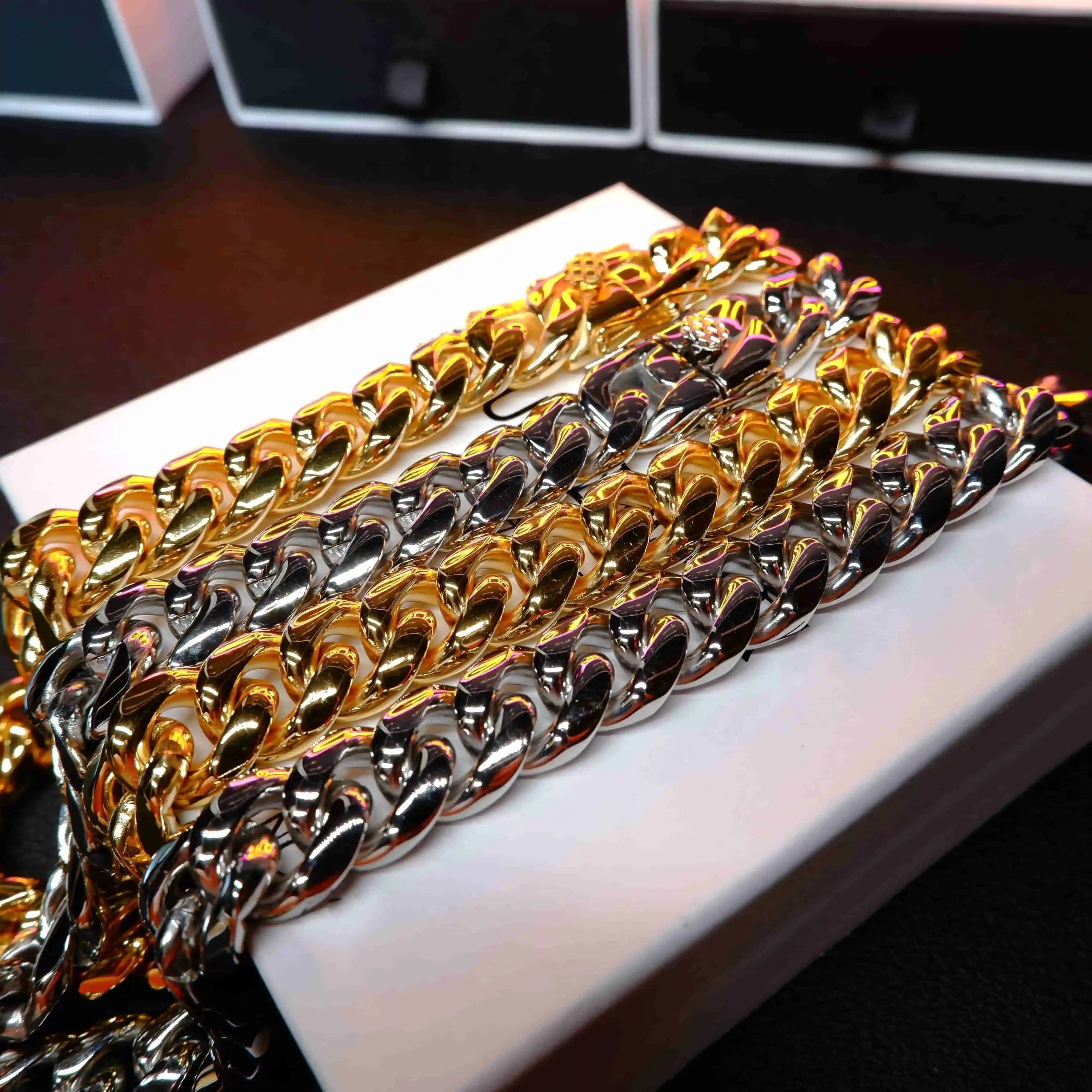 Miami Cuban Link Choker (18mm) in Yellow Gold-Plated