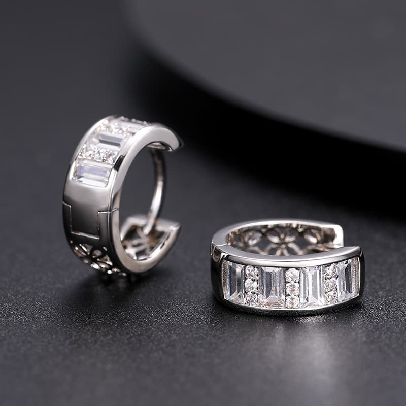 Artisan - Crafted Square Diamond Circle Earrings - TONGSHOP