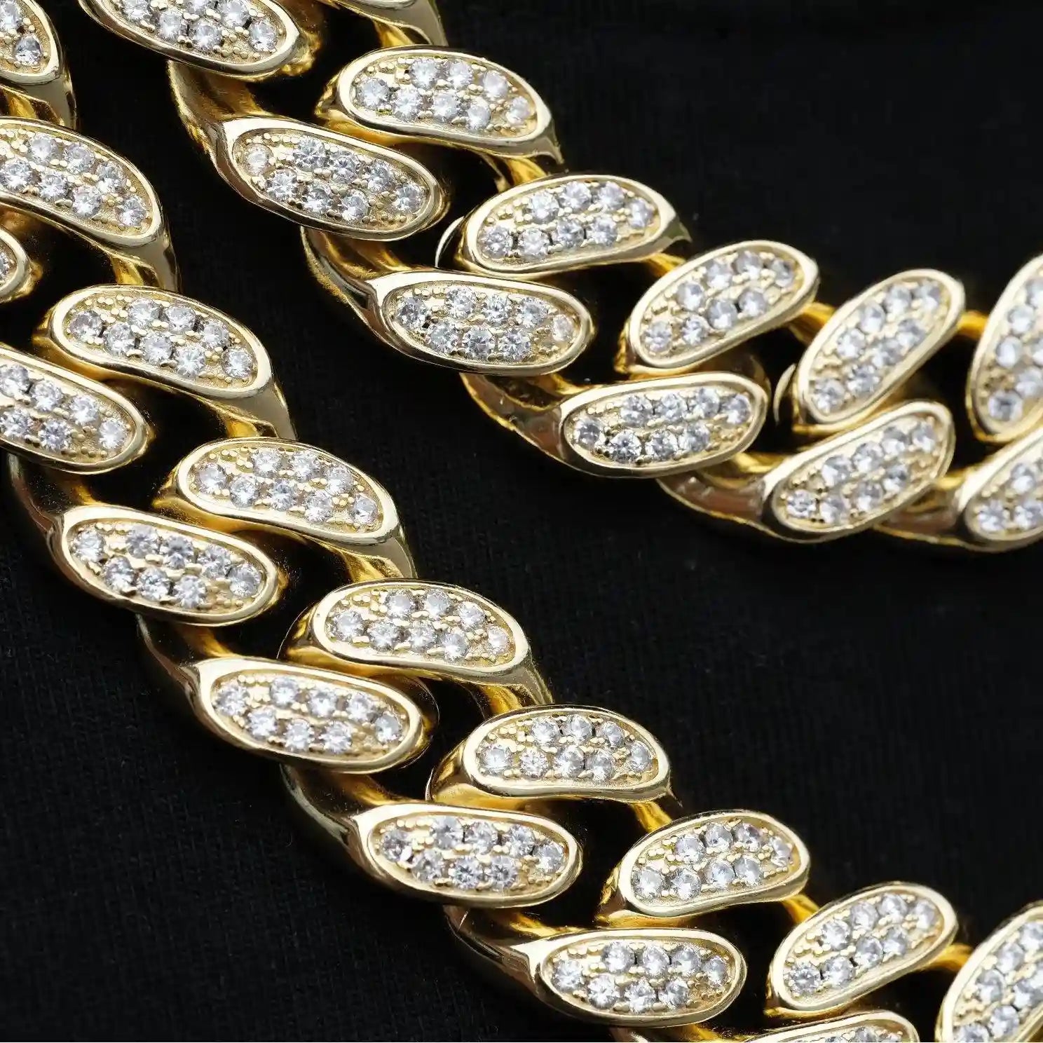 Box Clasp Iced Cuban Link Chain in 18K Gold - 19mm - TONGSHOP