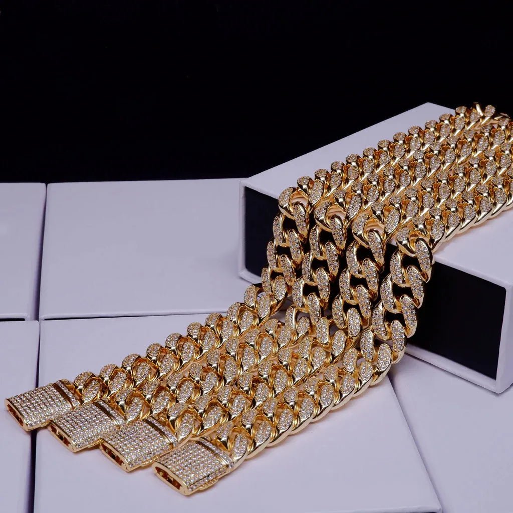 Buckle Iced Cuban Link Chain in Yellow Gold - 14mm - TONGSHOP
