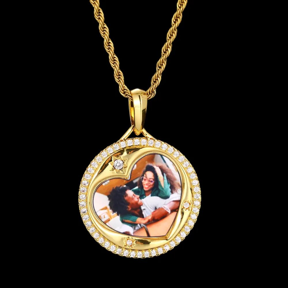 Diamond Heart - Shaped Love Frame Round Pendant in Yellow Gold - 38mm - TONGSHOP / Length:16 / Length:18