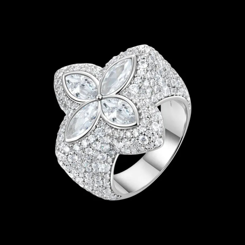 Iced Clover Rings in Pink Diamond - 25mm