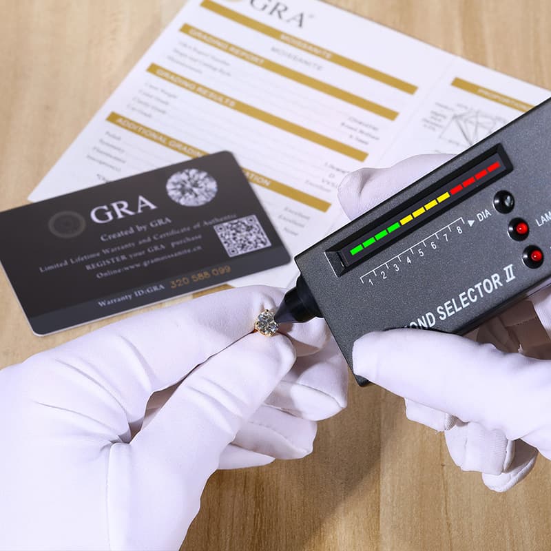 S925 Four - Prong Moissanite Stud Earrings - TONGSHOP