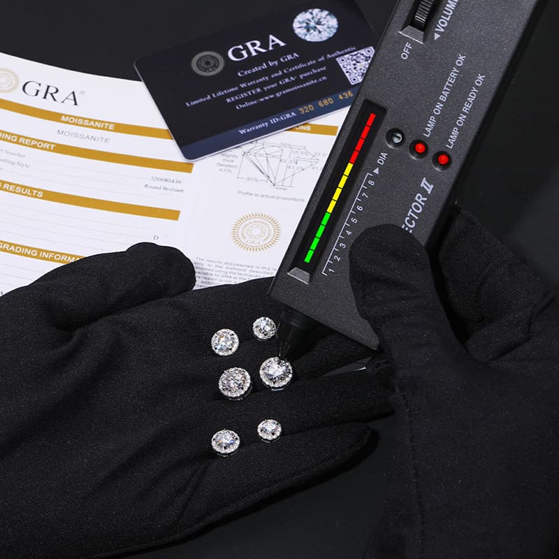 S925 Silver Round VVS Moissanite Stud Earrings - TONGSHOP