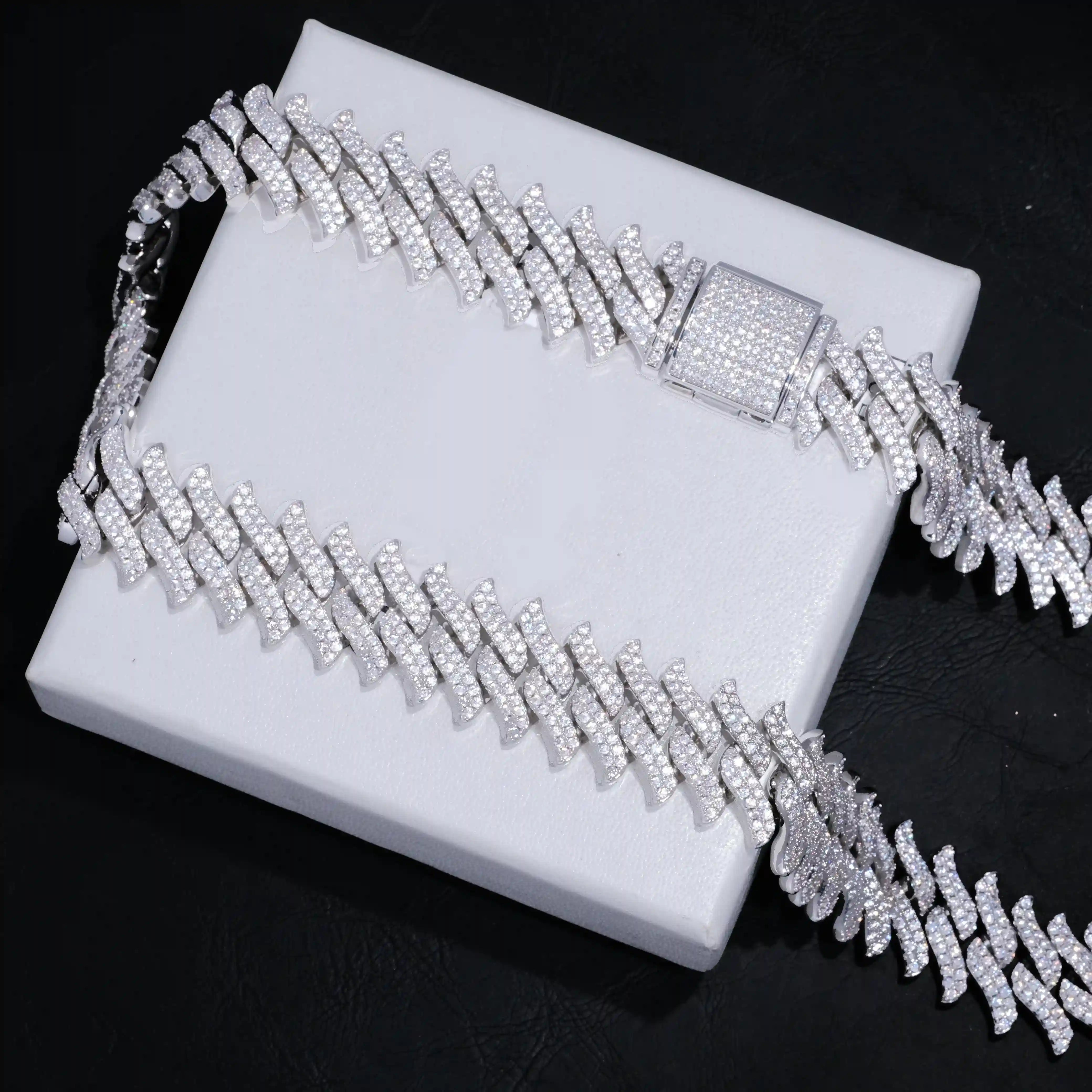 Spiked Iced Cuban Chain in White Gold - 20mm - TONGSHOP